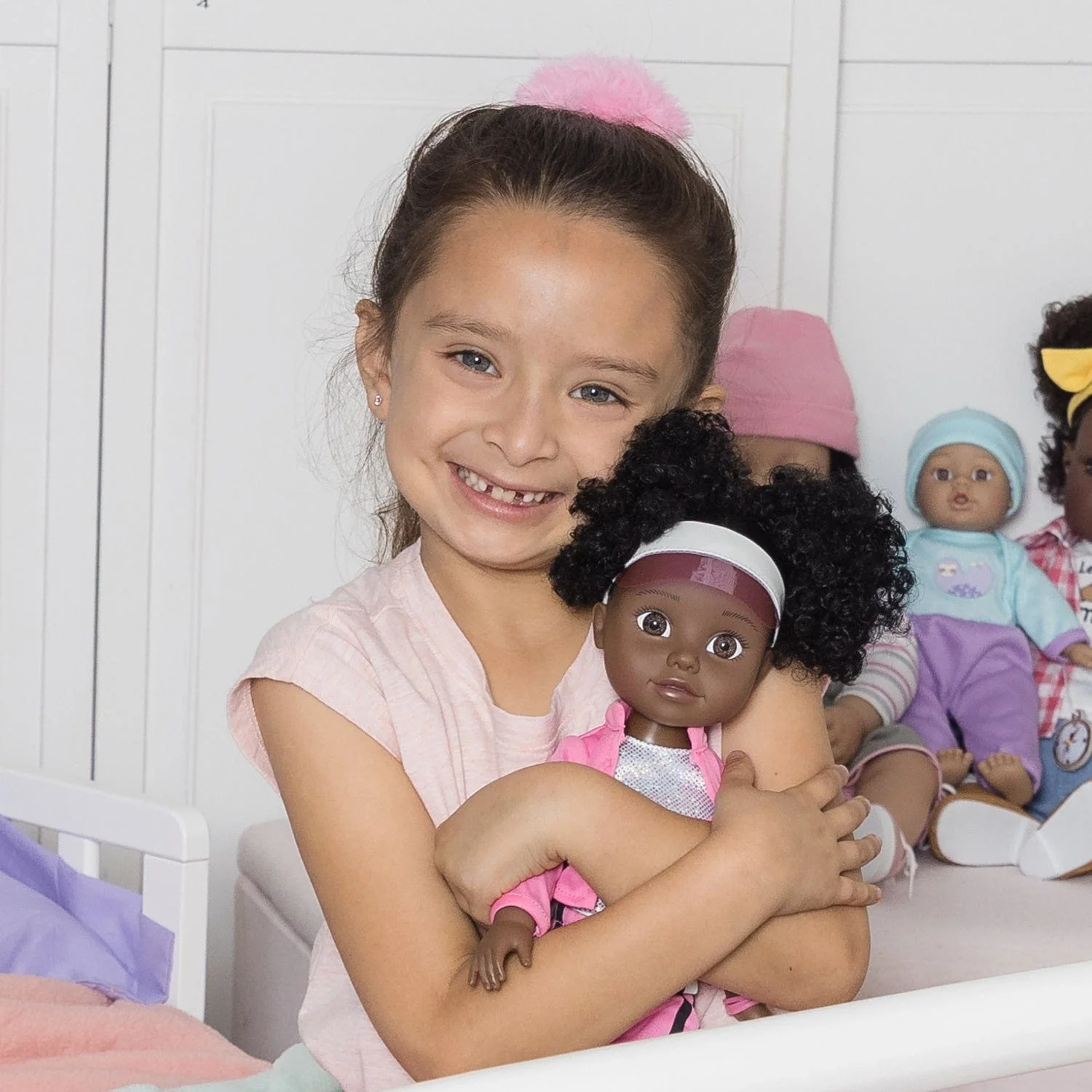 Adora Glow Girls African American Doll Set with Glow-in-the-Dark Clothes & Accessories - Serena - Image 3