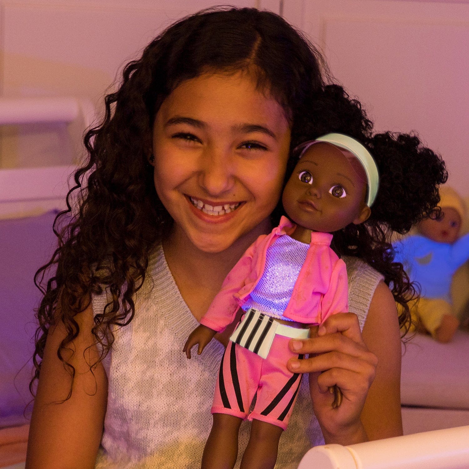 Adora Glow Girls African American Doll Set with Glow-in-the-Dark Clothes & Accessories - Serena - Image 7