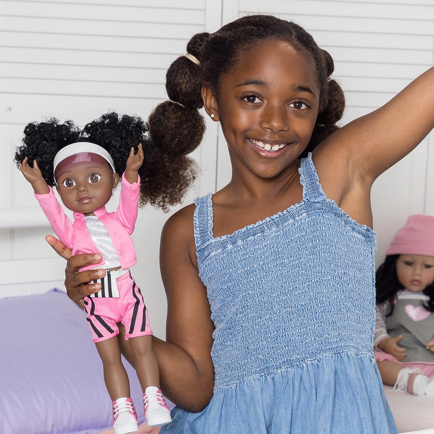 Adora Glow Girls African American Doll Set with Glow-in-the-Dark Clothes & Accessories - Serena - Image 9
