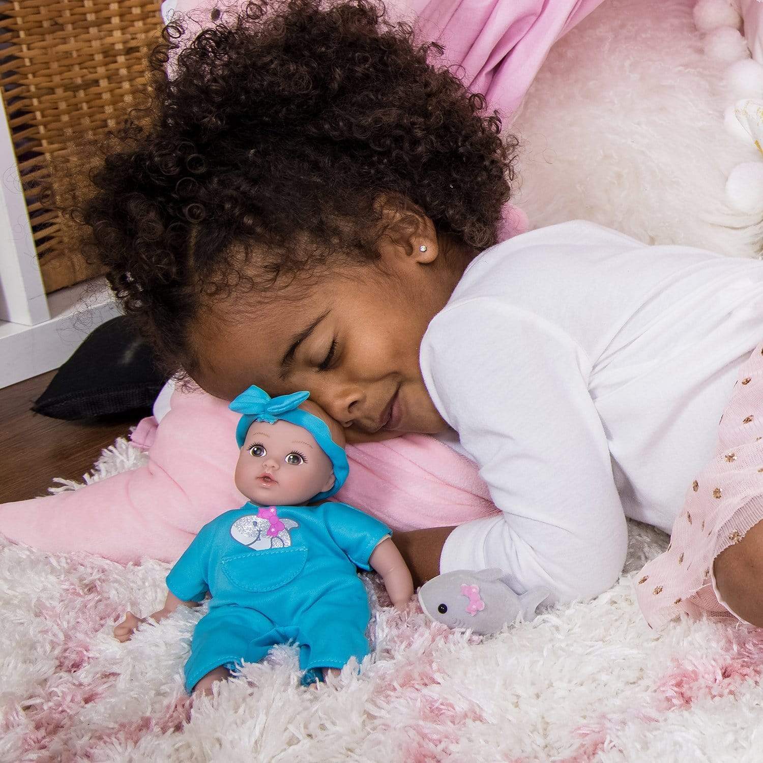 Adora Be Bright Baby Doll Set - Tots & Friends Baby Shark - Image 5