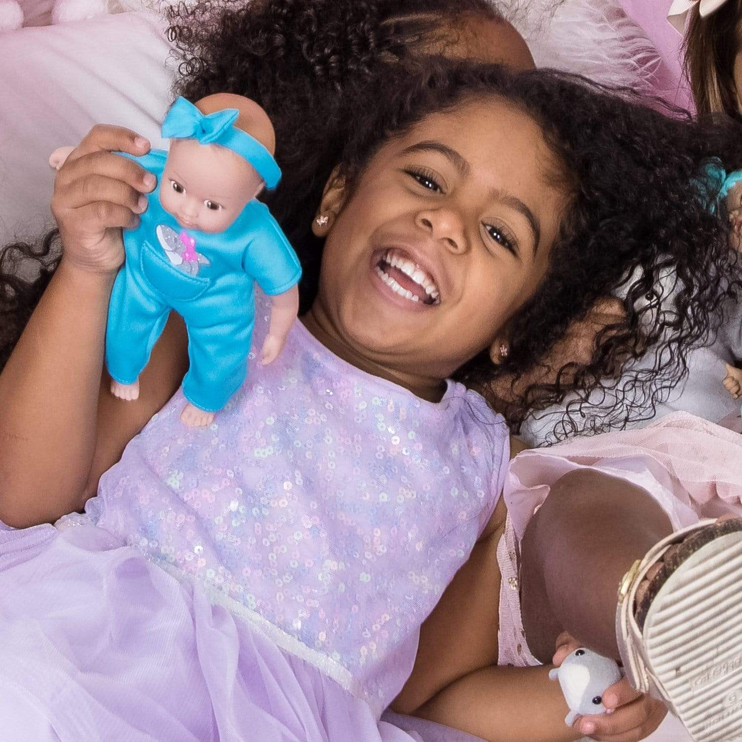 Adora Be Bright Baby Doll Set - Tots & Friends Baby Shark - Image 7