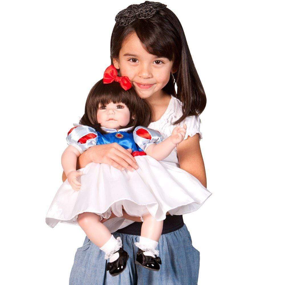 Adora ToddlerTime Doll Classic 200th Anniversary Snow White - Image 4